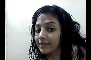 Indian Beautiful Indian girl with lovely boobs bathroom selfie - Wowmoyback