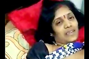 visha rathi mom fingeried
