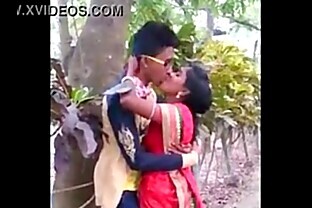 Indian Aunty caught kissing in park - 20 sec    d28b9e91ad6f1a91 poster