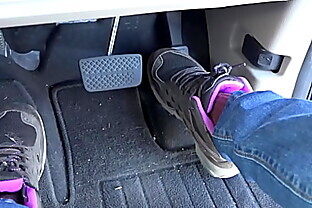 Shoes pedal pumping