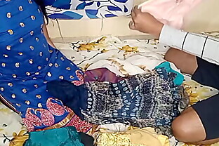 सौतेली बहन को ड्रेस फोल्डिंग करने के लिए हेल्प करके उसको चूत चुदाई किया