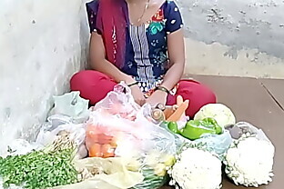 देसी लड़की ने सब्जी बेचते बेचते सब्जी खरीदने वाले से चुदाया 10 min poster