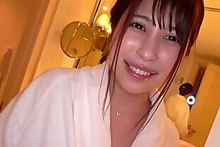 【巨乳でヤリたい放題】みうちゃんに革命を。超特大おっぱいに悩むJDに活用法を伝授！胸にラップ巻きオナホ胸！玩具で乳首責めイキ狂い！淫乱ランジェリー身に着けバルンバルンッ乳揺