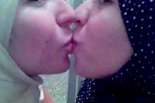 مولات الخمار    Arab lesbian love poster