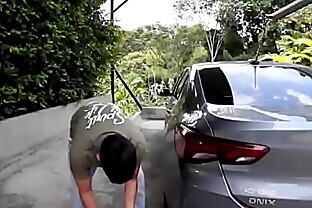 Ya viste todo lo que paso con el chico que mi esposo contacto para lavar el carro? EstebanG2 0