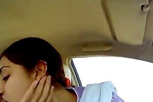 Desi Girl kissing in car - Komal 13 sec