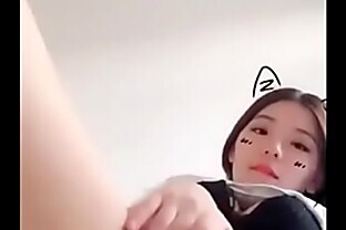 pretty chinese girl masturbates while live