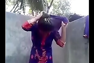 Desi girl posing nude for bf in bathroom