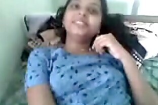 Indian Teen Reveals Her Tits 36 sec