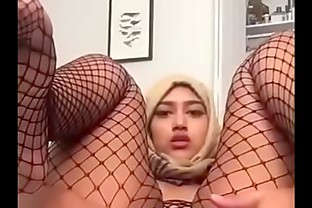 Leaked video of Arab girl with her BF poster